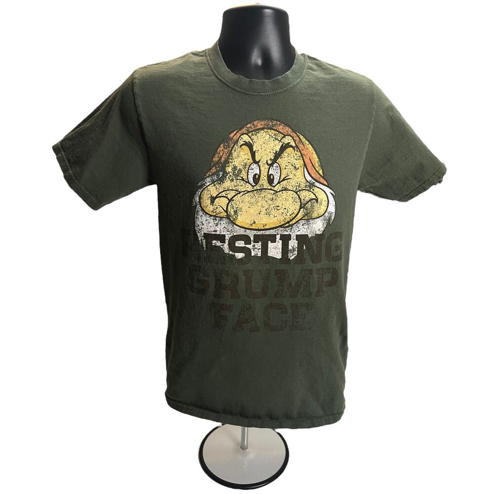 Disney Grumpy Resting Grump Face Unisex T-Shirt Distressed Look, Dark Green‎